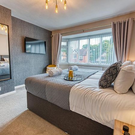 Elegant 5 Bed House - Sleeps 9, Central Solihull, Nec, Jlr, Hs2, Resorts World, Airport Business And Leisure Stays, Exterior photo