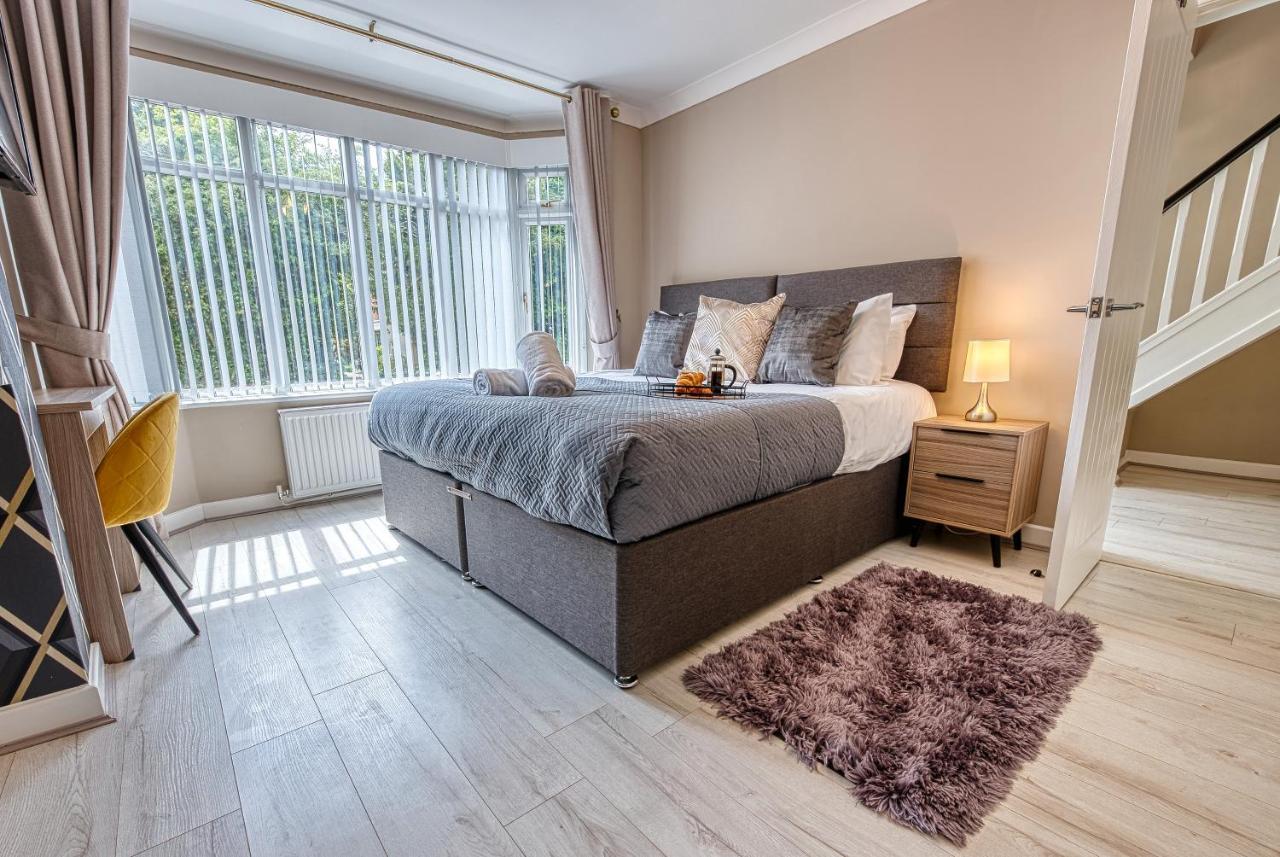 Elegant 5 Bed House - Sleeps 9, Central Solihull, Nec, Jlr, Hs2, Resorts World, Airport Business And Leisure Stays, Exterior photo