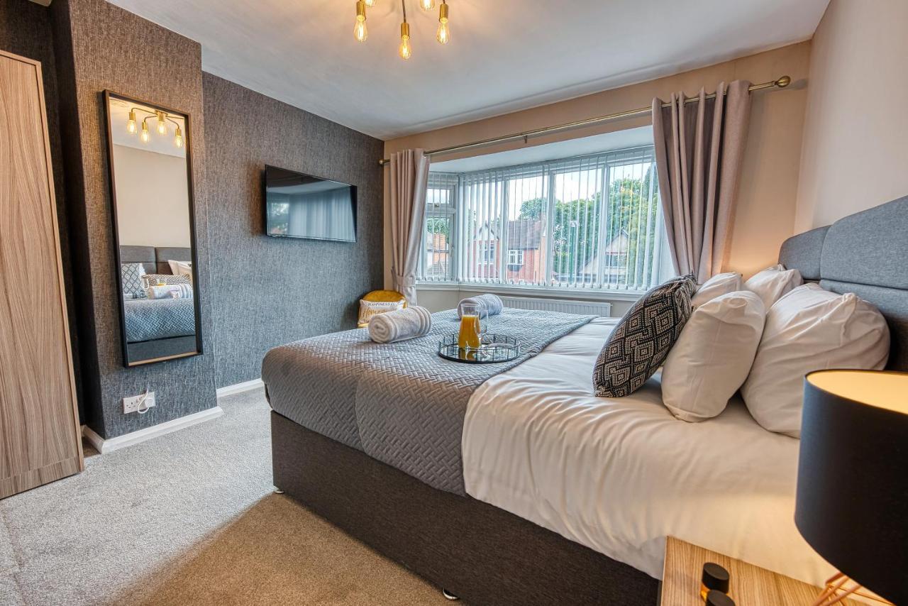 Elegant 5 Bed House - Sleeps 9, Central Solihull, Nec, Jlr, Hs2, Resorts World, Airport Business And Leisure Stays, Exterior photo